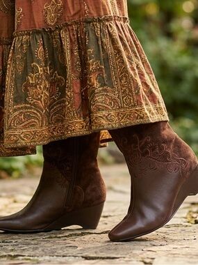 Laura Ashley Boots Sz 8 Chocolate Brown Floral Scrolling Design Leather Suede